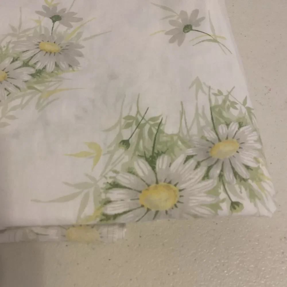 Two vintage daisy pattern cotton blend Full Size Flat Sheet